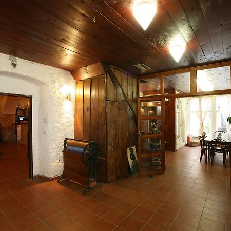 Hotel U Cerneho Orla Kostelec nad Cernymi Lesy Экстерьер фото