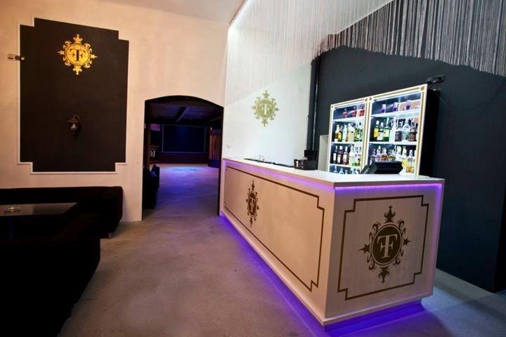 Hotel U Cerneho Orla Kostelec nad Cernymi Lesy Экстерьер фото