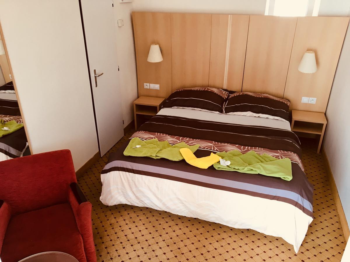 Hotel U Cerneho Orla Kostelec nad Cernymi Lesy Экстерьер фото